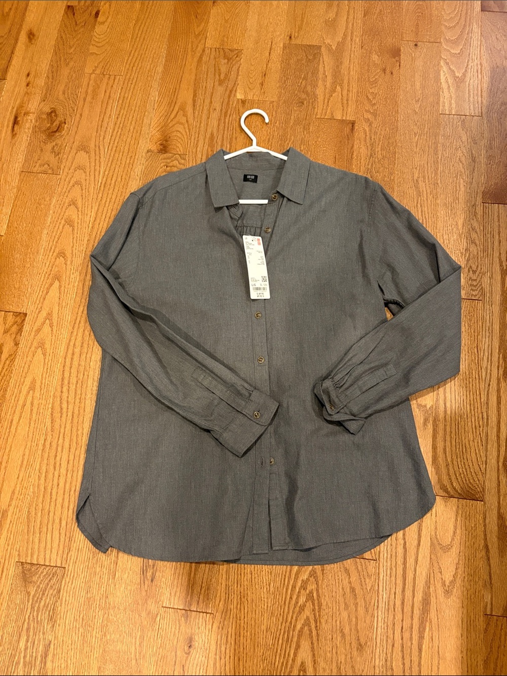 Uniqlo Button-Up Shirt - Classic Long Sleeve